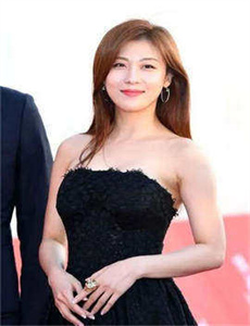 《夜火内衣秀-年轻漂亮是最好的朋友》